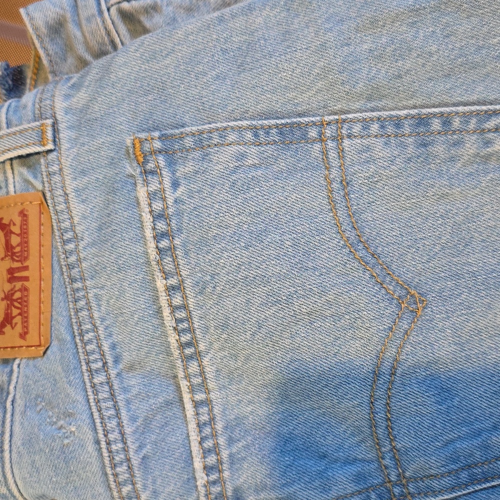 Women Levis low straight